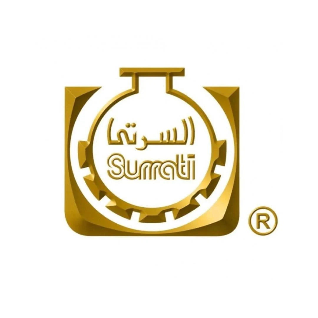 Surrati Royal Musk Patchouli Apple Eau de Parfum spray bottle with Surrati logo, 100ml (3.4 oz), elegant fragrance presentation.